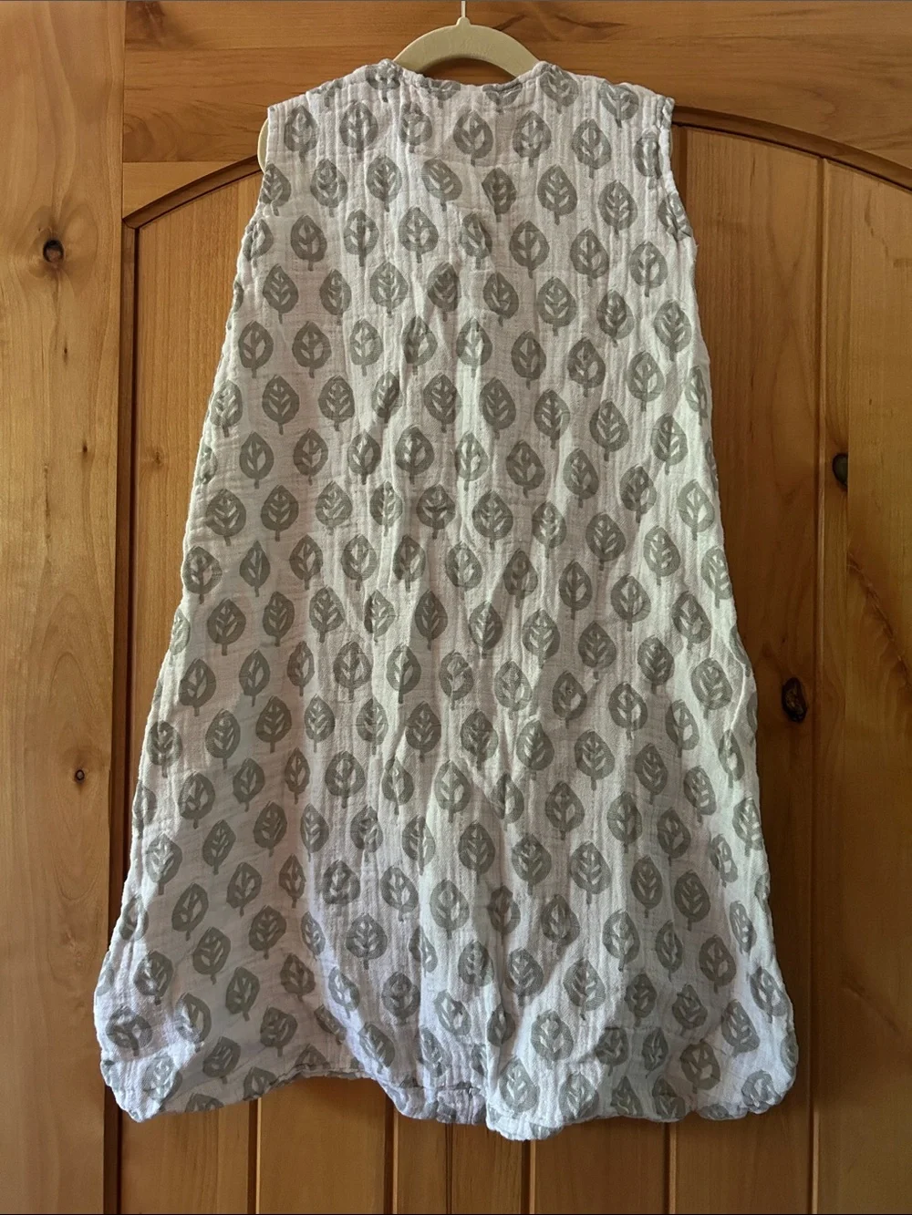 Halo Muslin Sleep Sack with Light Gray Leaf Pattern 12-18M